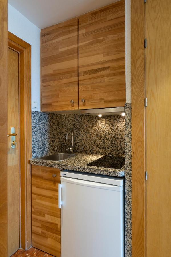 Hotel Apartamentos Bajondillo Torremolinos Bagian luar foto Kitchen