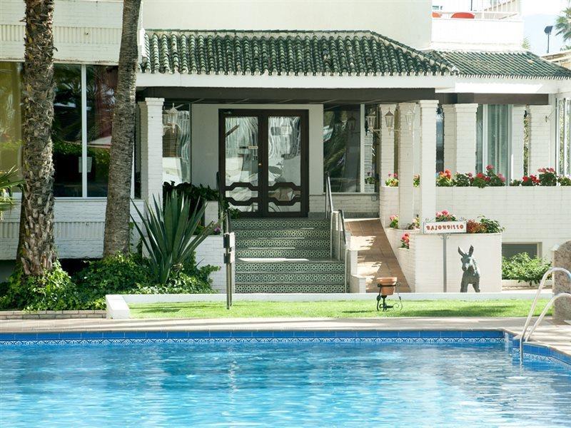 Hotel Apartamentos Bajondillo Torremolinos Bagian luar foto The house where the first meeting of the group was held.