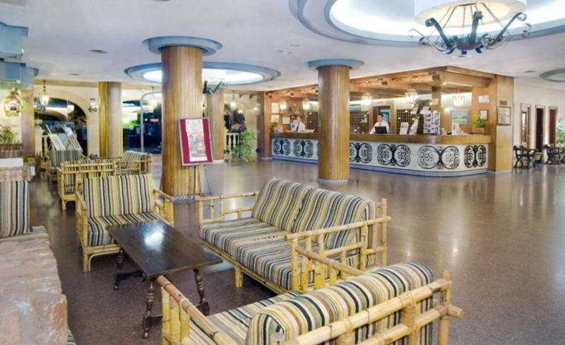 Hotel Apartamentos Bajondillo Torremolinos Bagian luar foto Reception