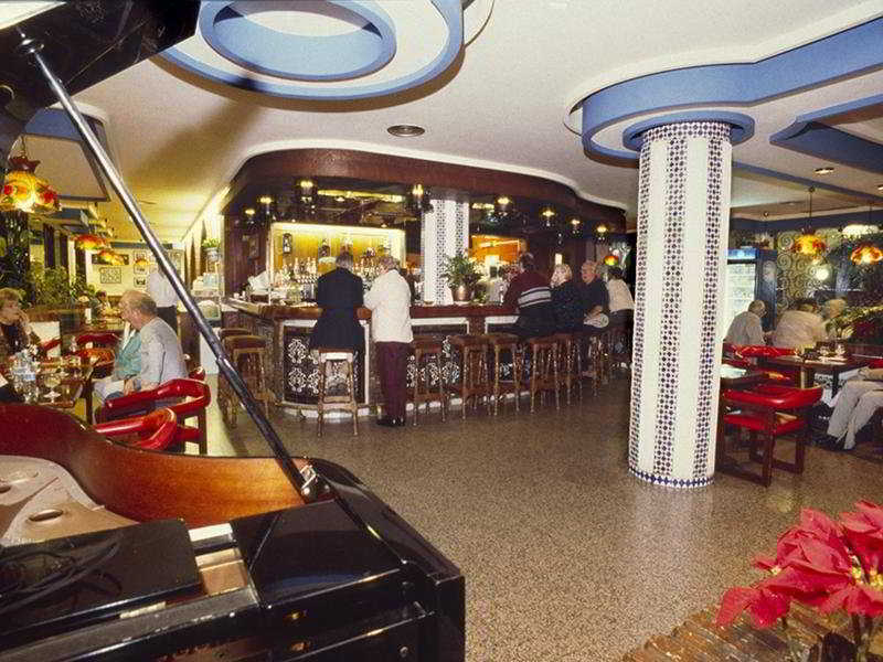 Hotel Apartamentos Bajondillo Torremolinos Bagian luar foto Interior of the restaurant