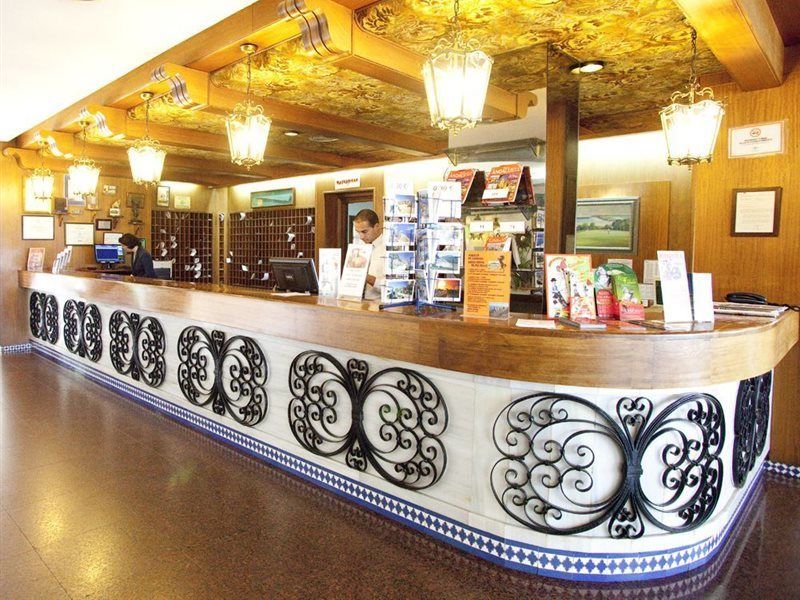 Hotel Apartamentos Bajondillo Torremolinos Bagian luar foto Reception desk