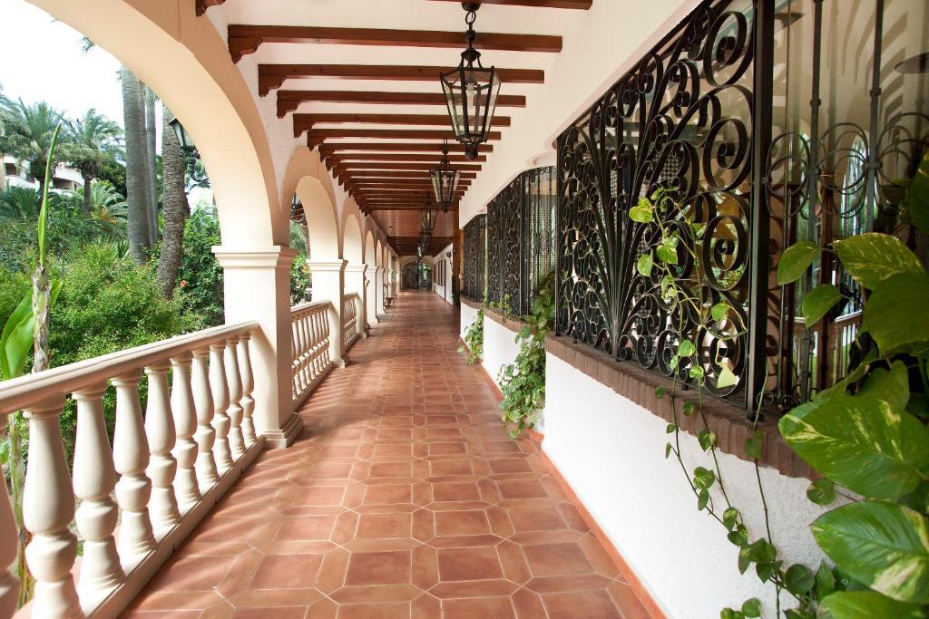 Hotel Apartamentos Bajondillo Torremolinos Bagian luar foto Casa de Piedra