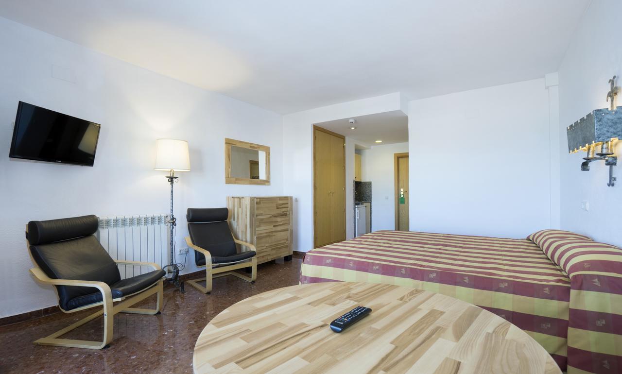 Hotel Apartamentos Bajondillo Torremolinos Bagian luar foto Interior of a room