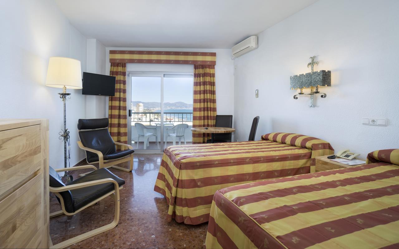 Hotel Apartamentos Bajondillo Torremolinos Bagian luar foto Room at Hotel El Coto