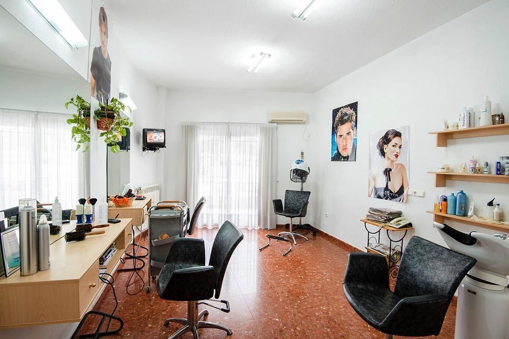 Hotel Apartamentos Bajondillo Torremolinos Bagian luar foto Hairdressing salon in Athens