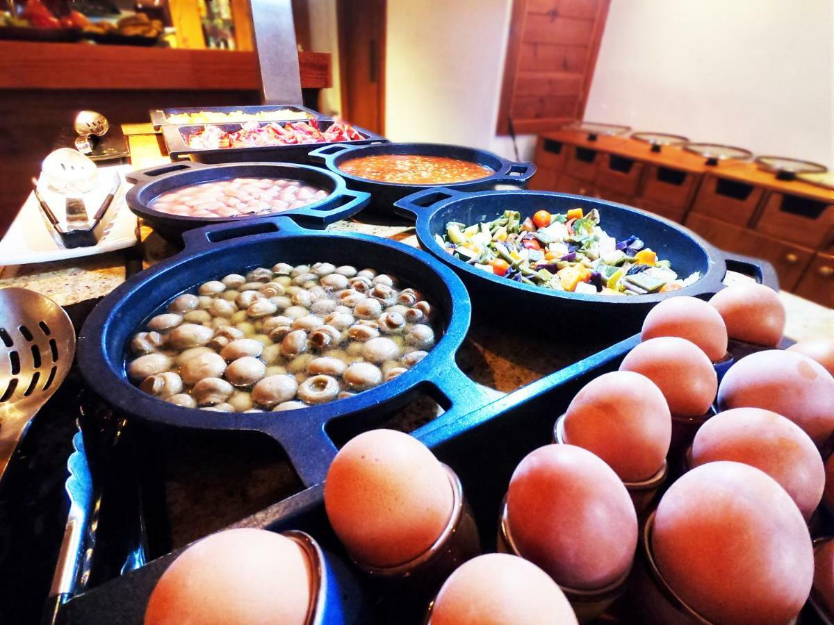 Hotel Apartamentos Bajondillo Torremolinos Bagian luar foto Breakfast buffet at a hotel