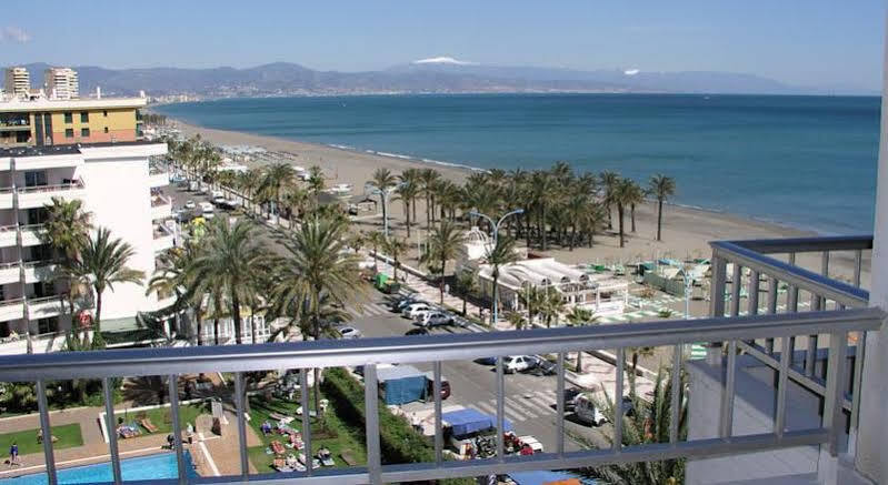Hotel Apartamentos Bajondillo Torremolinos Bagian luar foto The beach at Torrevieji